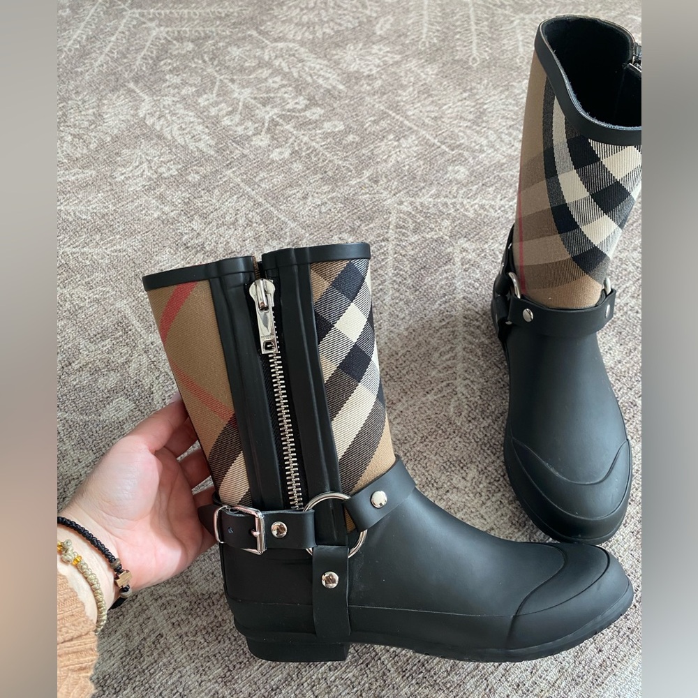 Burberry Zane Vintage Rainboots - Picture 5 of 8